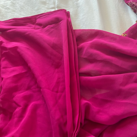 Sari - Picture 6 of 7